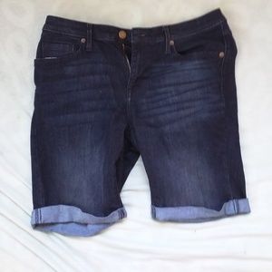 Mid-rise Bermuda denim shorts